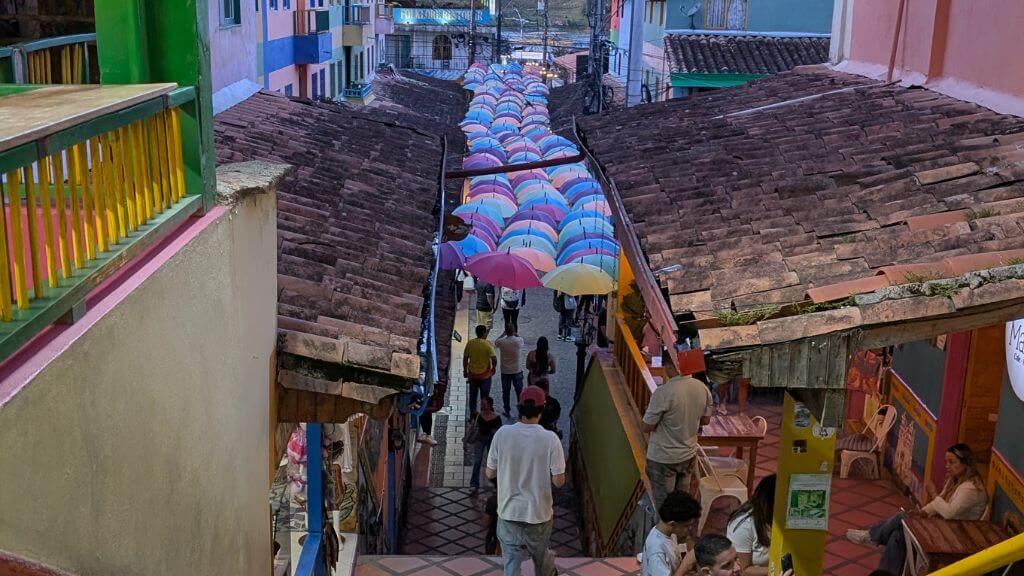 Calle de las sombrillas guatape - Peñol