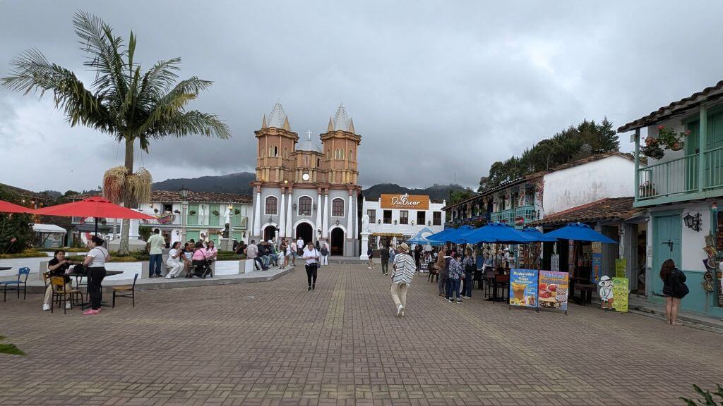 Réplica Viejo Peñol